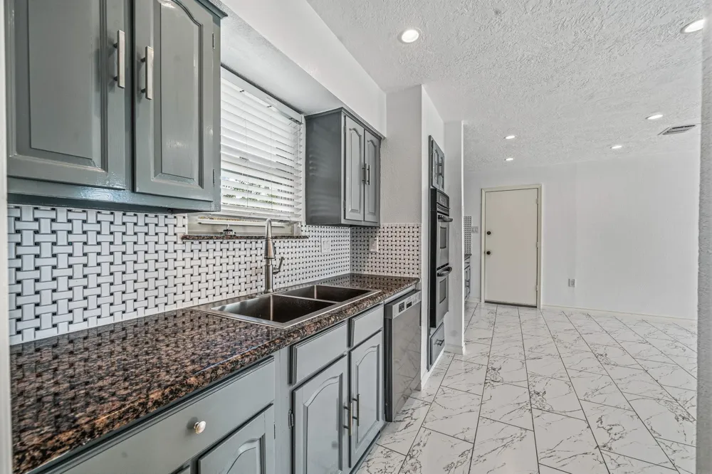9227 Vickijohn Drive Hockley, TX 77031