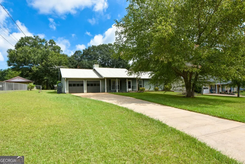 105 Gwenellen DR Locust Grove, GA 30248