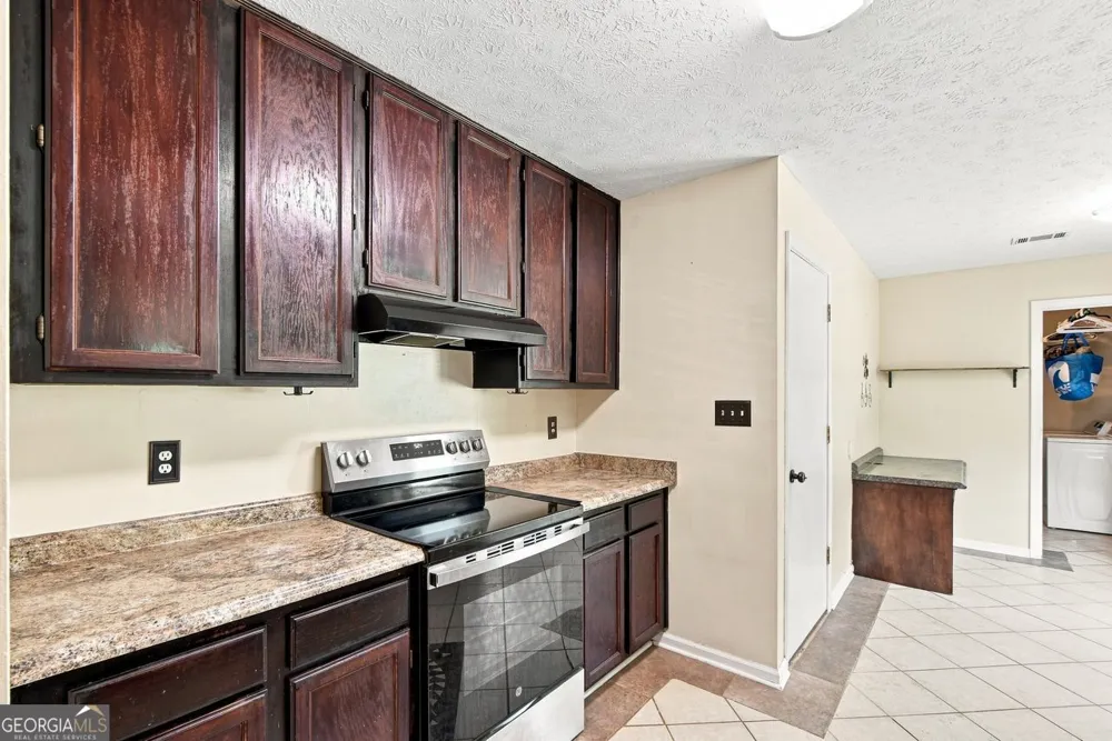 105 Gwenellen DR Locust Grove, GA 30248