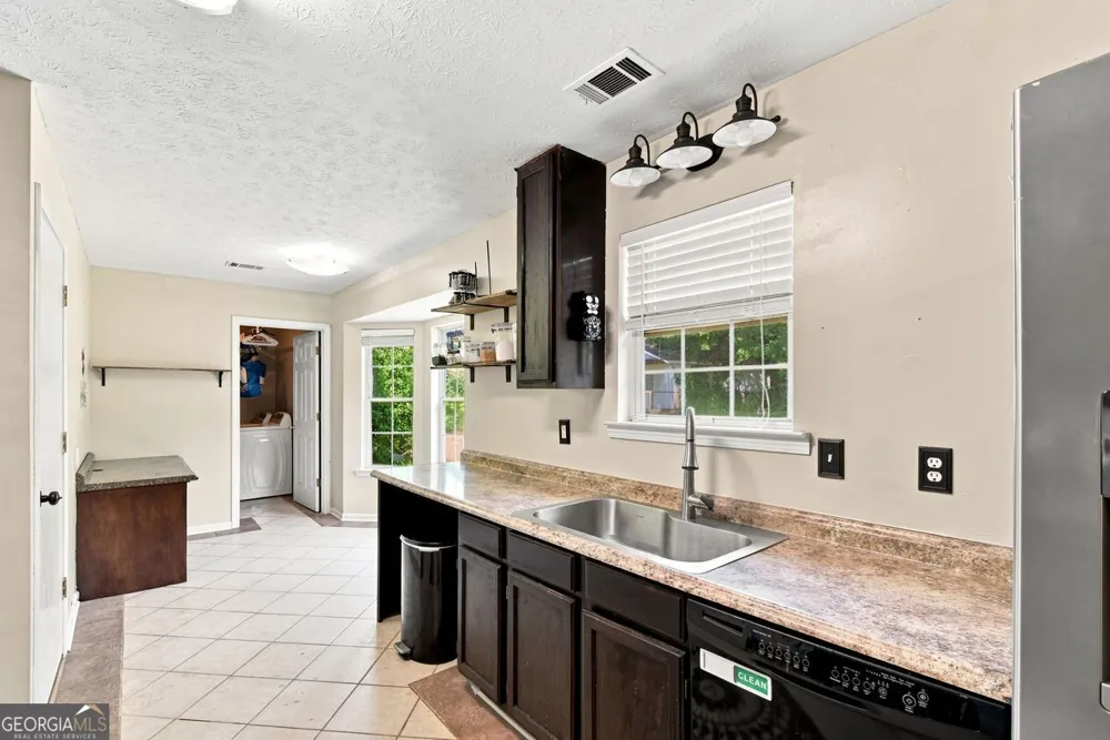 105 Gwenellen DR Locust Grove, GA 30248
