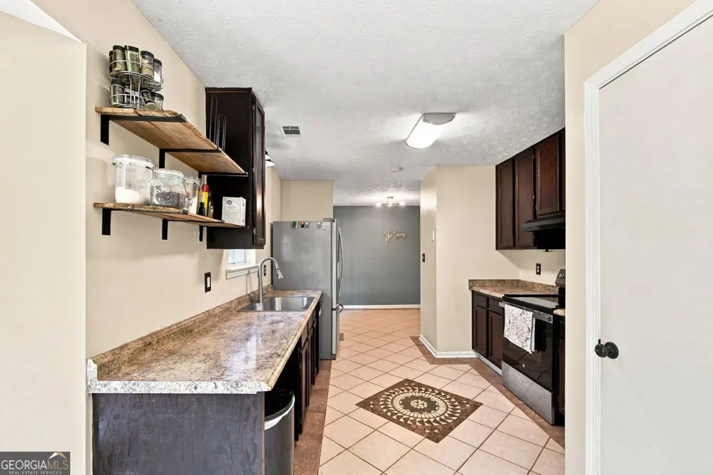 105 Gwenellen DR Locust Grove, GA 30248