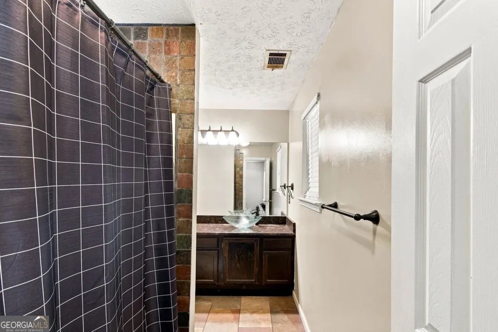 105 Gwenellen DR Locust Grove, GA 30248