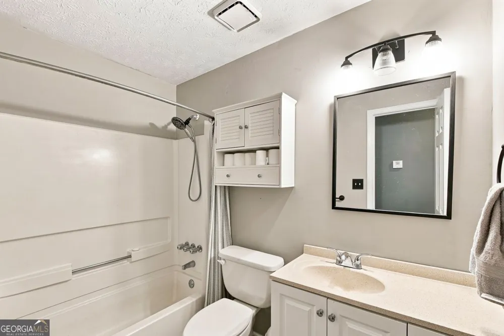 105 Gwenellen DR Locust Grove, GA 30248