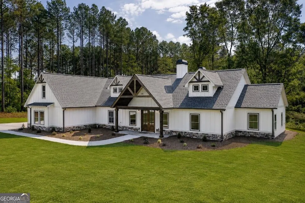 153 Riversong RD Carrollton, GA 30117