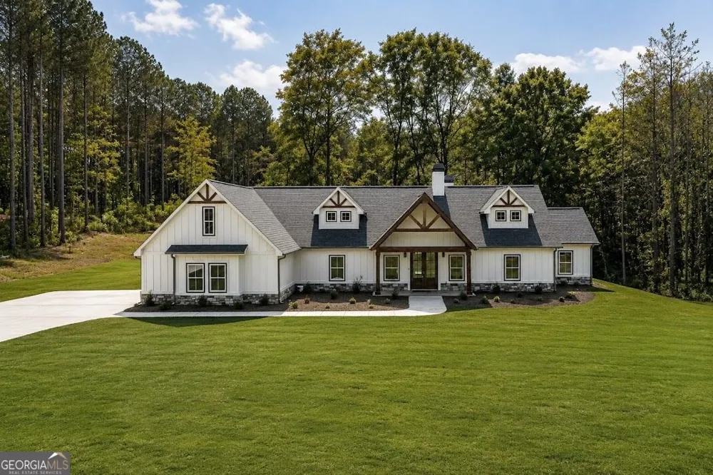 153 Riversong RD Carrollton, GA 30117