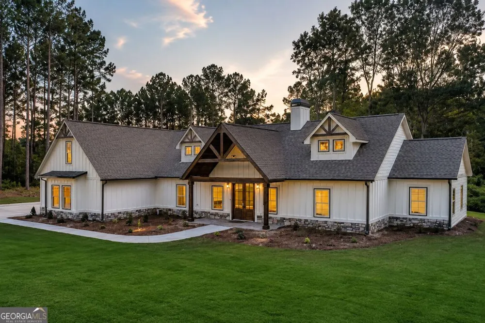 153 Riversong RD Carrollton, GA 30117
