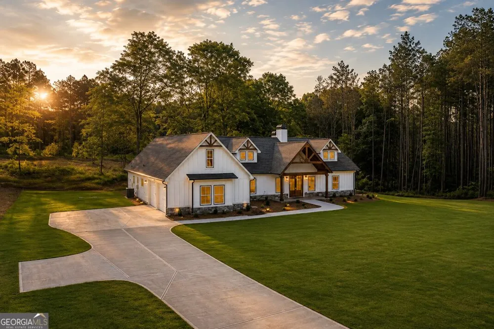 153 Riversong RD Carrollton, GA 30117