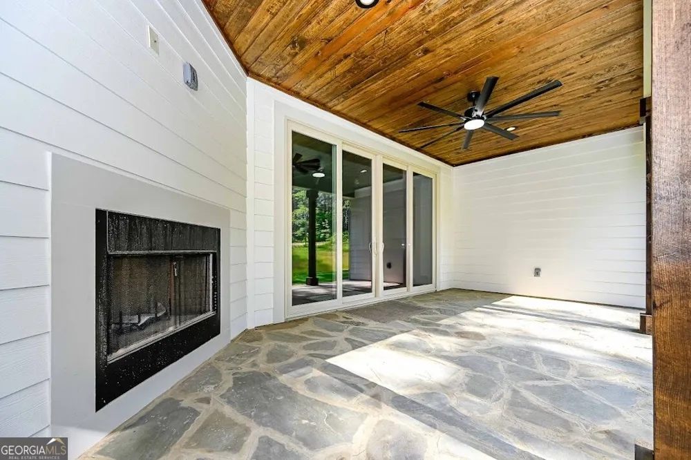 153 Riversong RD Carrollton, GA 30117