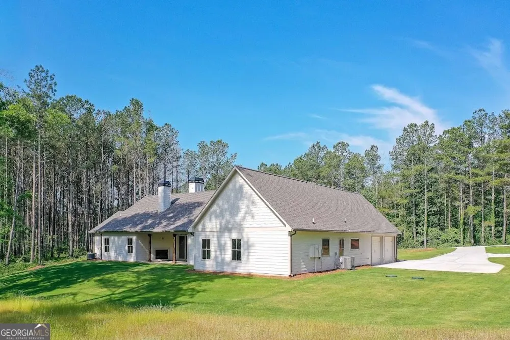 153 Riversong RD Carrollton, GA 30117
