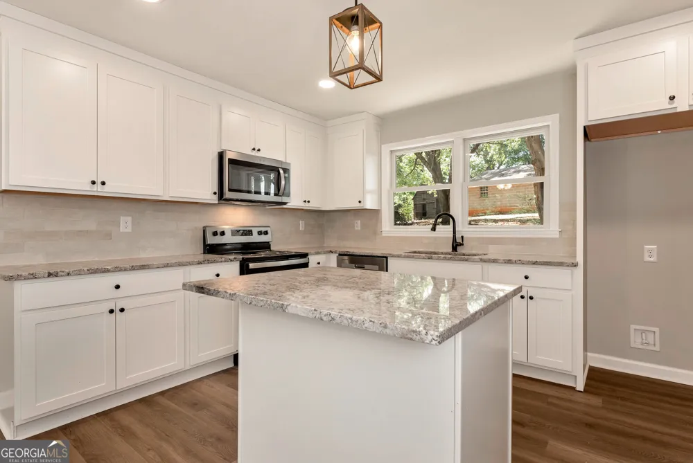 2357 Comer RD Comer, GA 30629
