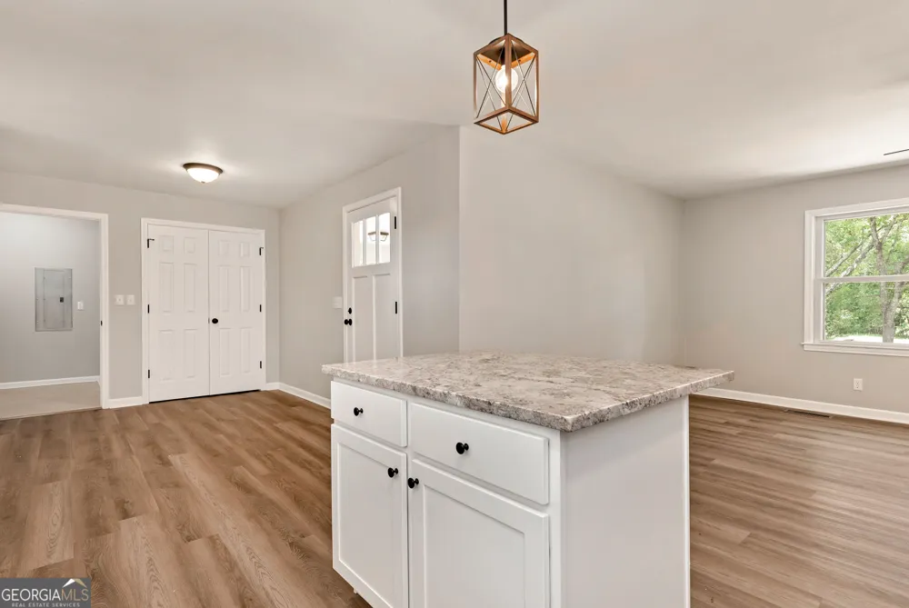 2357 Comer RD Comer, GA 30629