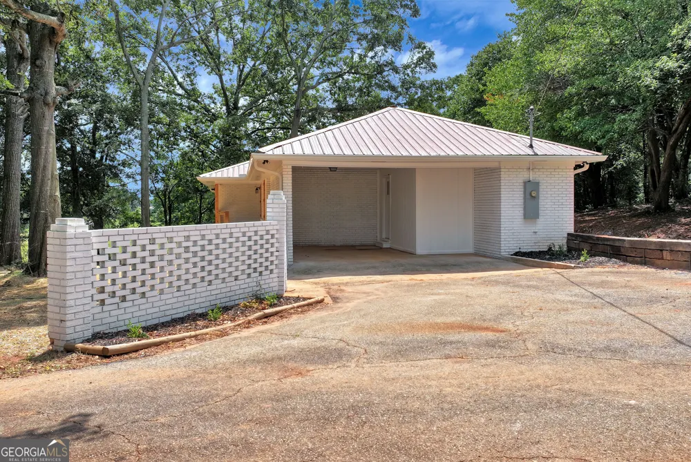 2357 Comer RD Comer, GA 30629