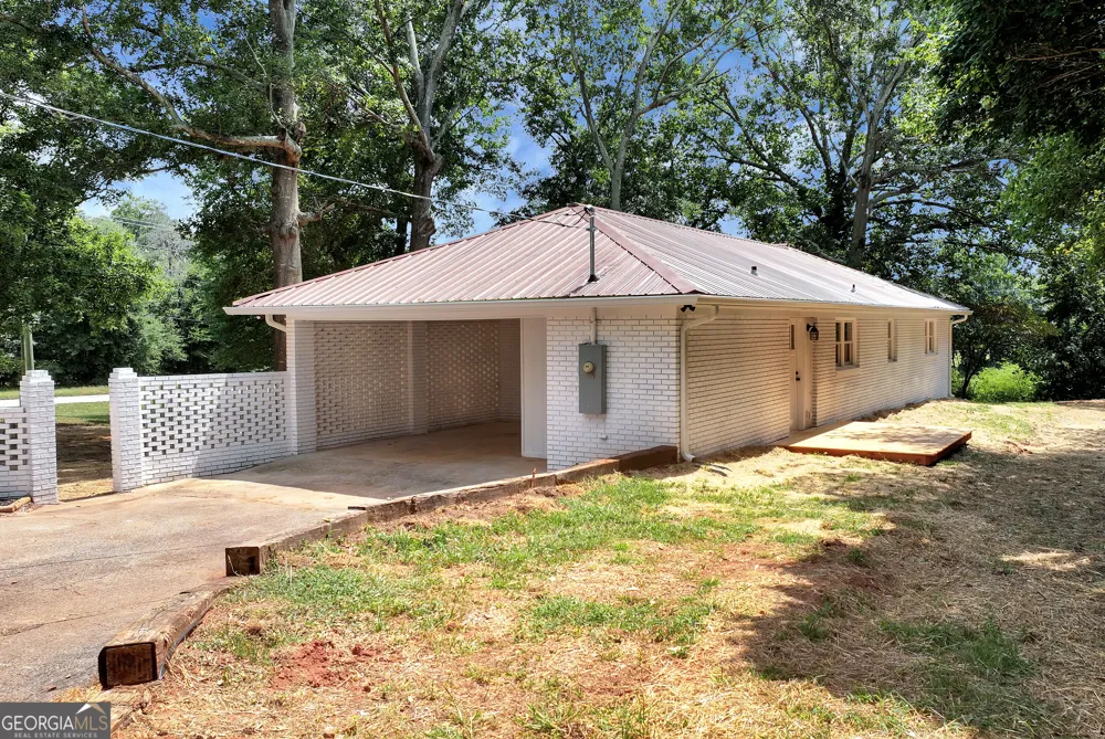 2357 Comer RD Comer, GA 30629