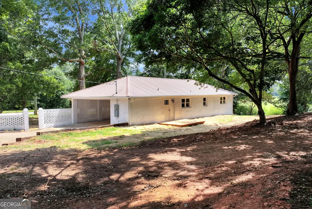 2357 Comer RD Comer, GA 30629