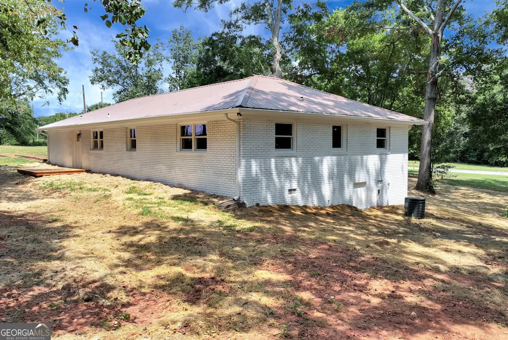 2357 Comer RD Comer, GA 30629