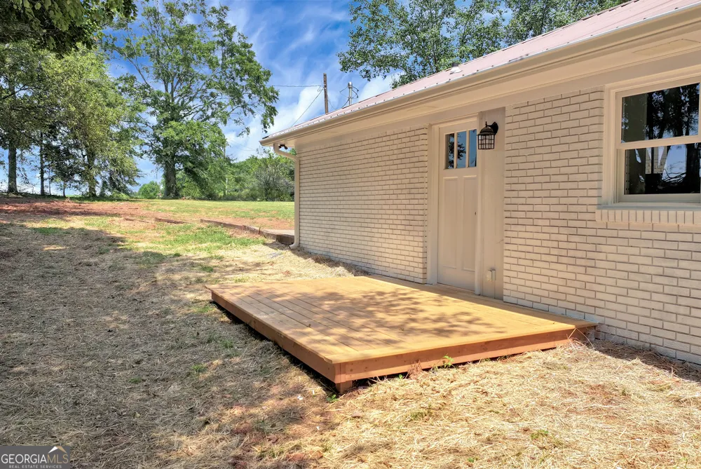 2357 Comer RD Comer, GA 30629