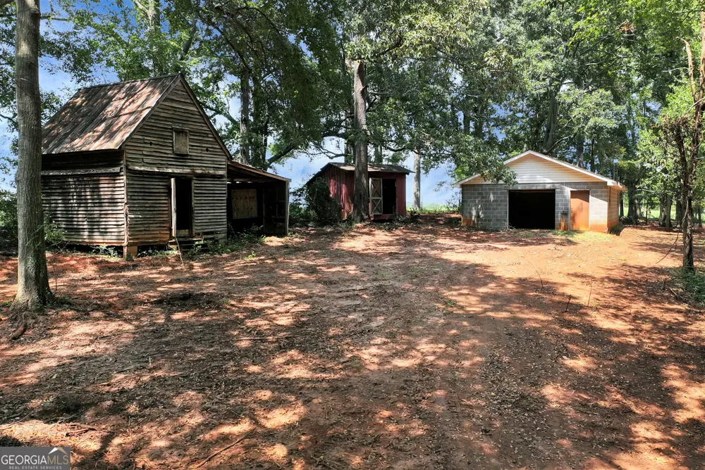 2357 Comer RD Comer, GA 30629