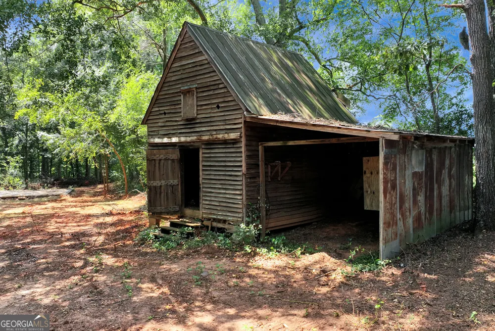 2357 Comer RD Comer, GA 30629