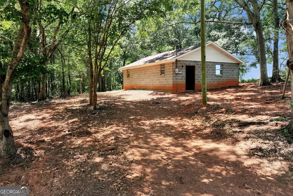 2357 Comer RD Comer, GA 30629