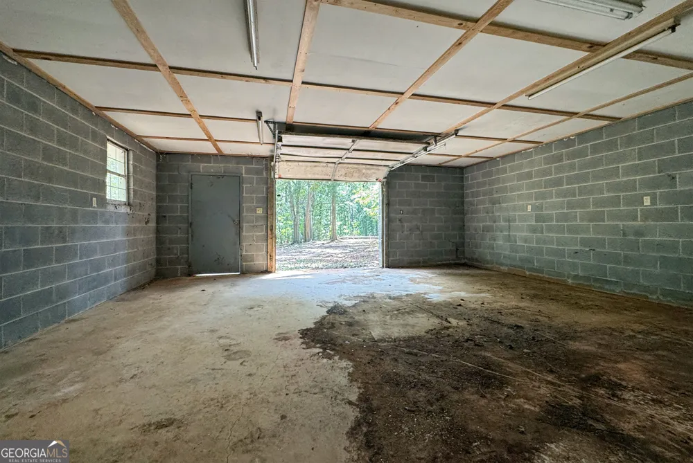 2357 Comer RD Comer, GA 30629