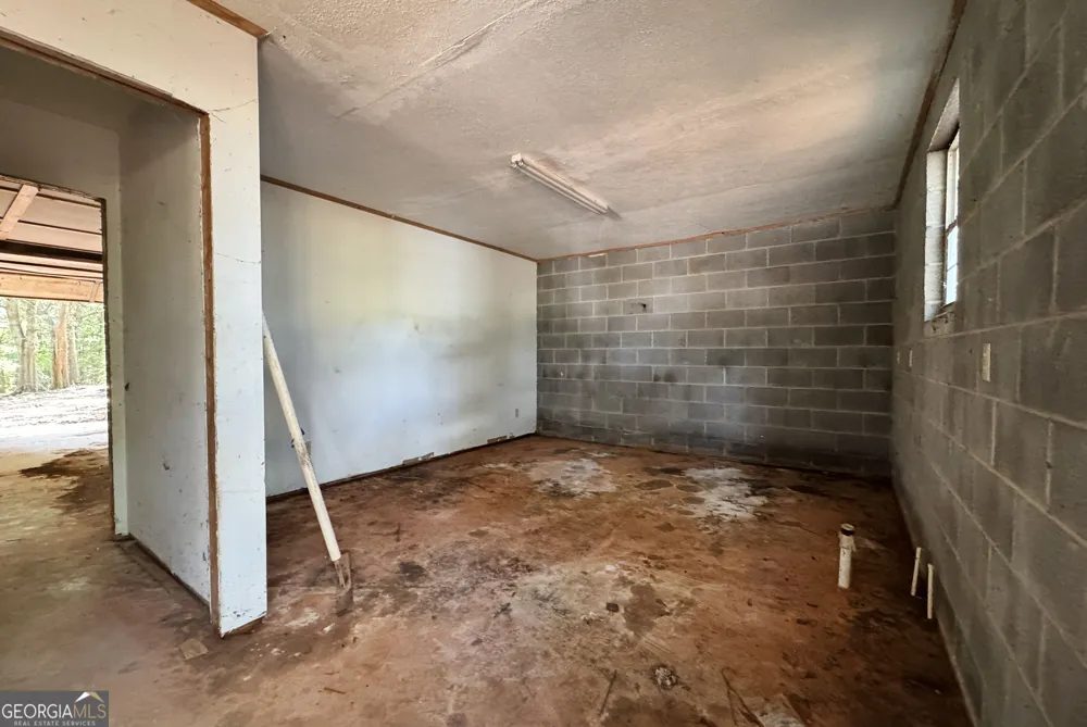 2357 Comer RD Comer, GA 30629