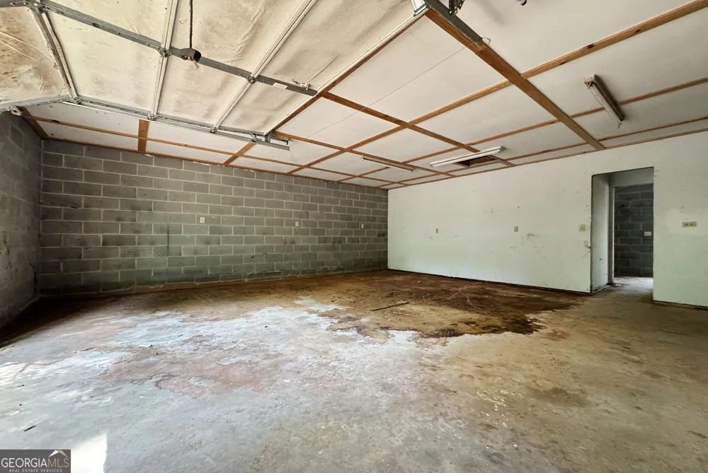 2357 Comer RD Comer, GA 30629