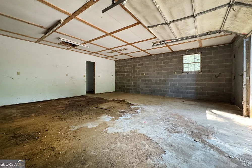 2357 Comer RD Comer, GA 30629