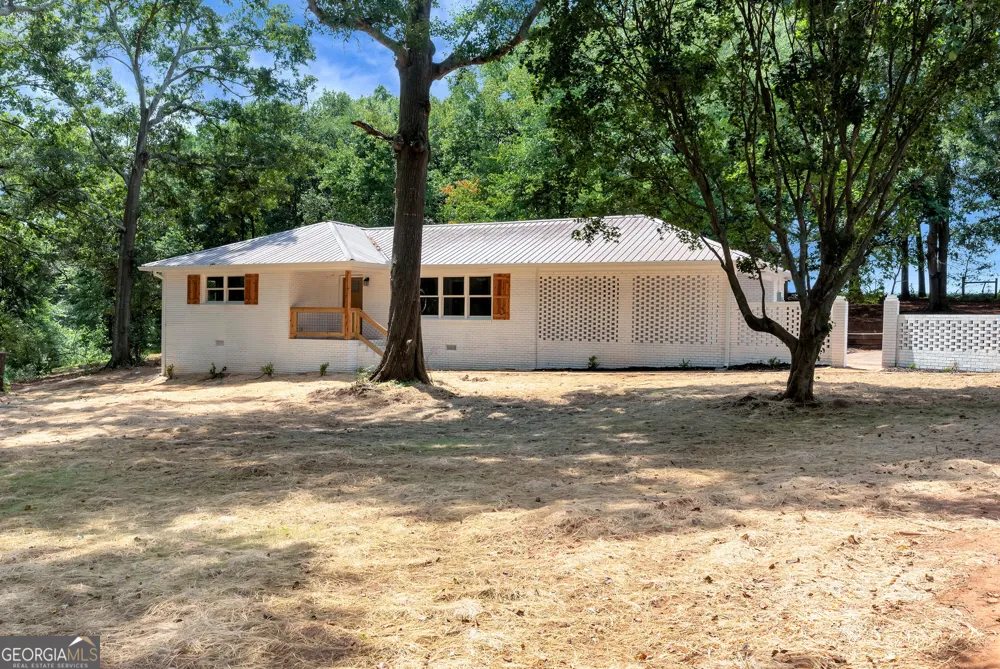 2357 Comer RD Comer, GA 30629
