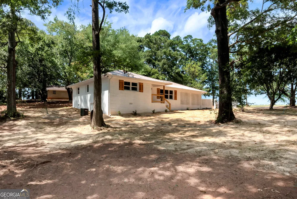 2357 Comer RD Comer, GA 30629
