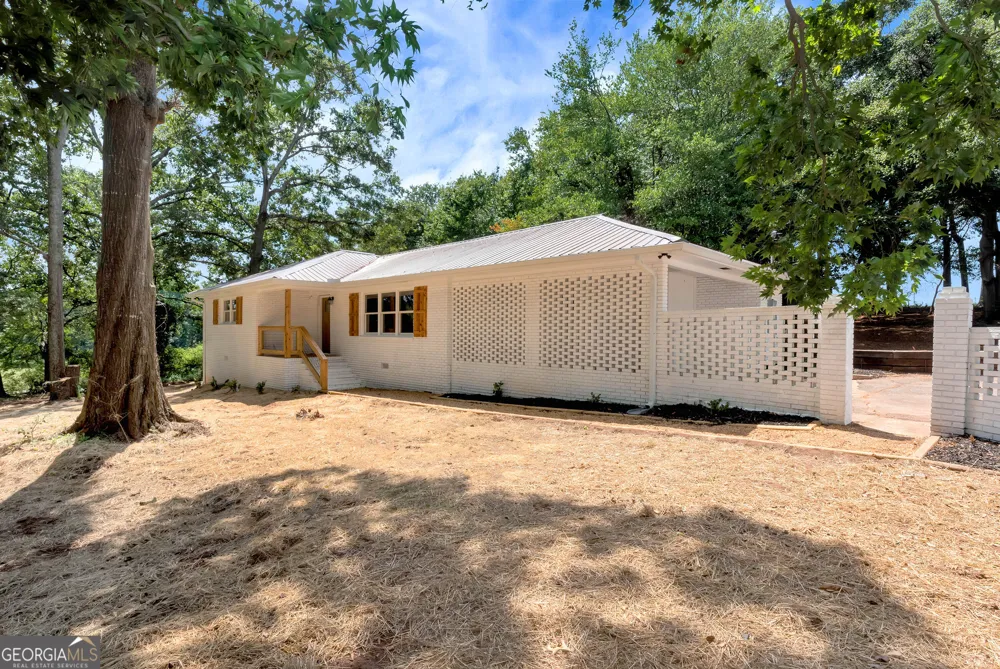2357 Comer RD Comer, GA 30629