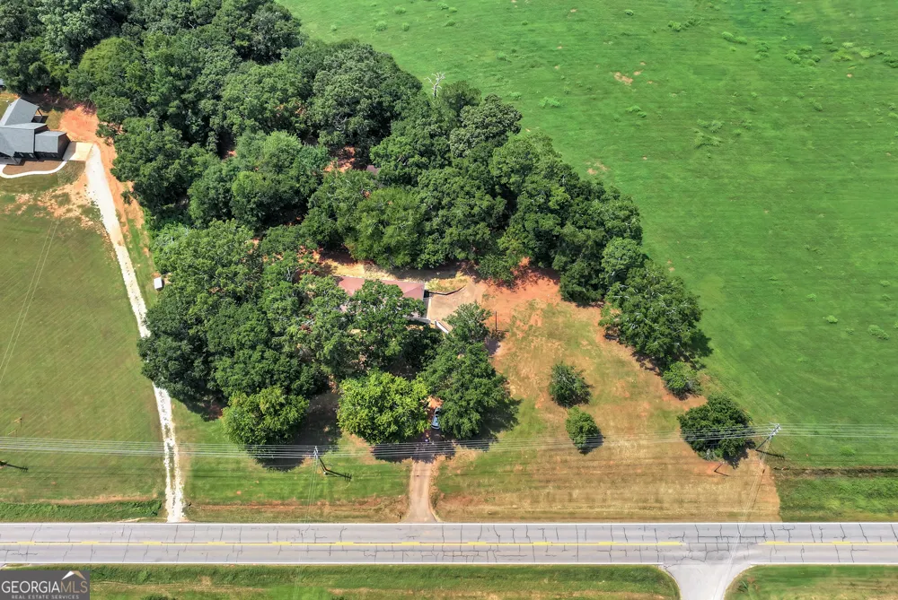 2357 Comer RD Comer, GA 30629