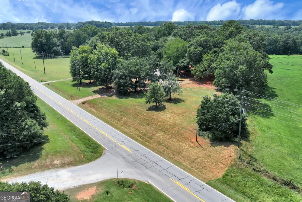2357 Comer RD Comer, GA 30629