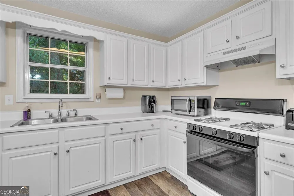 321 Four Oaks DR Powder Springs, GA 30127