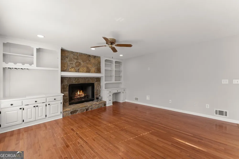 2160 Robin Hood TRL Cumming, GA 30040