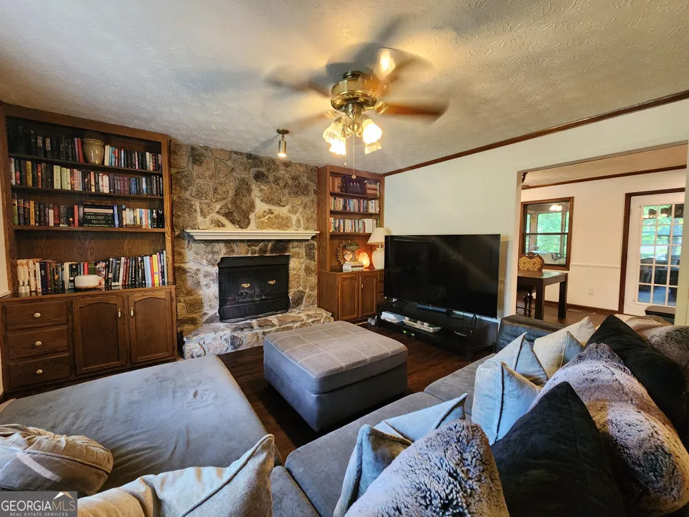 4225 Spring Gate DR Powder Springs, GA 30127