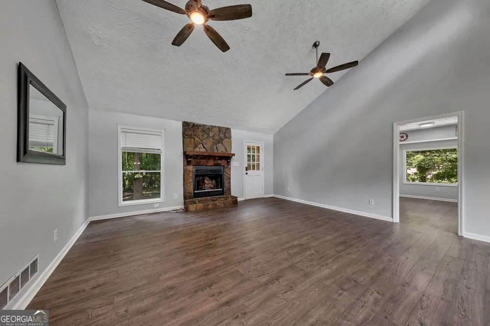 6499 Will Dupree LN Acworth, GA 30102