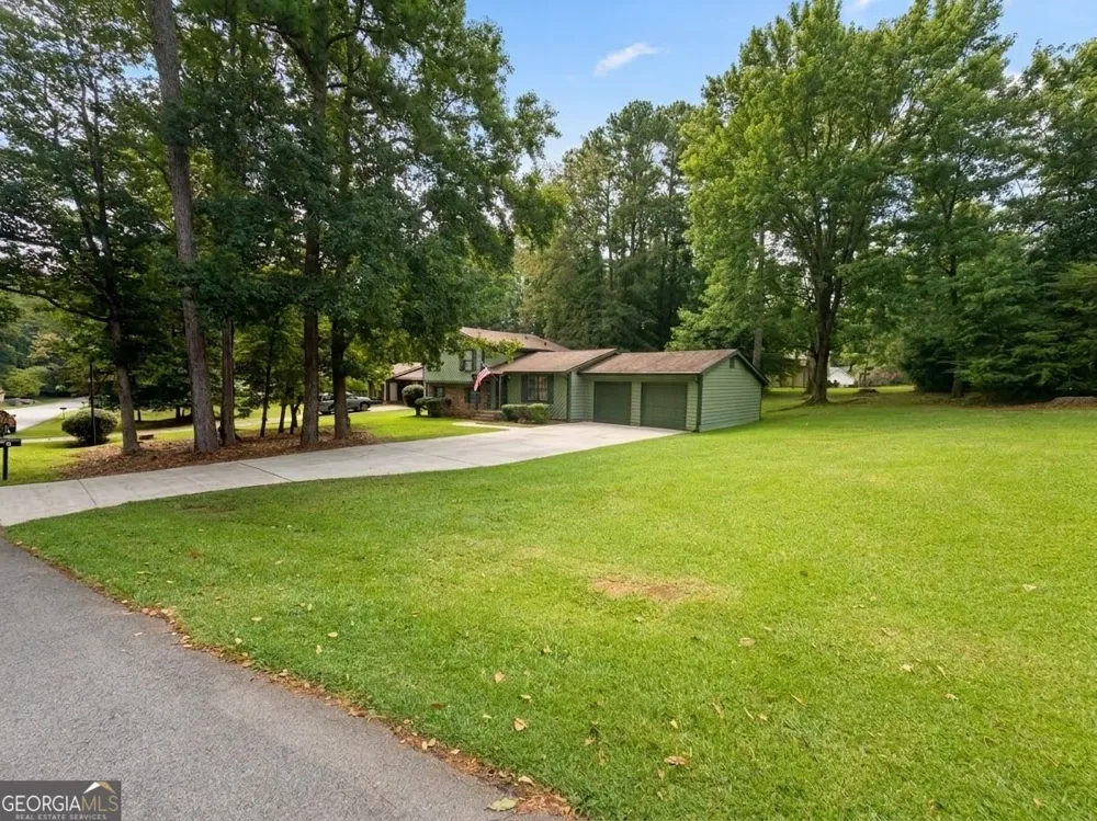 1 Logwood LN Newnan, GA 30265