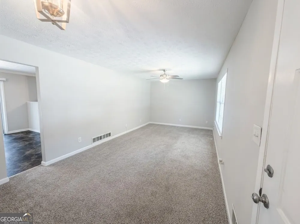 1 Logwood LN Newnan, GA 30265
