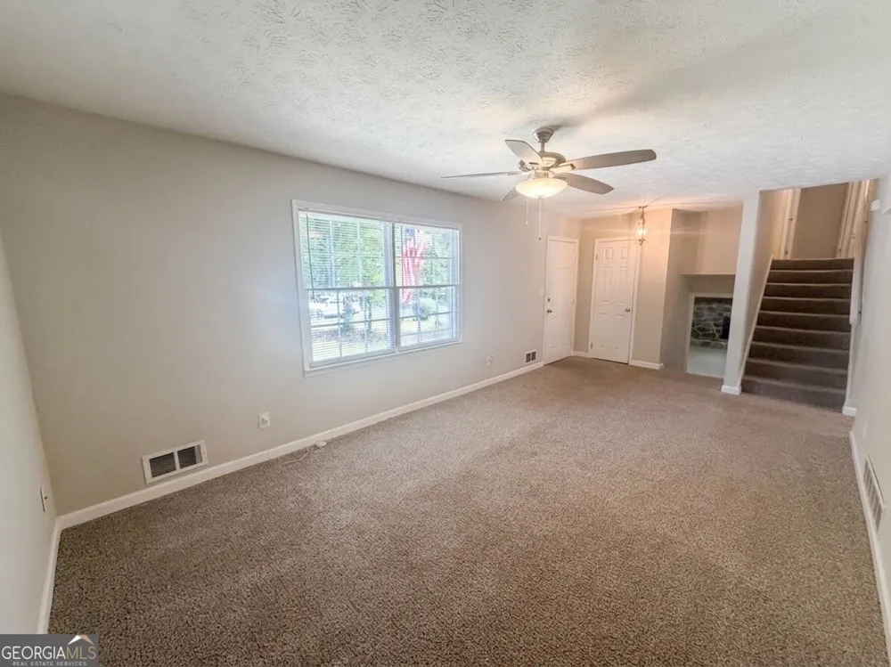 1 Logwood LN Newnan, GA 30265