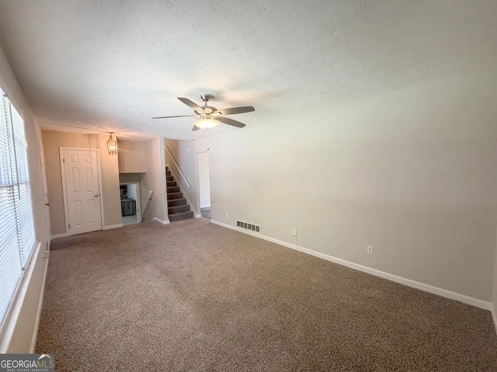 1 Logwood LN Newnan, GA 30265