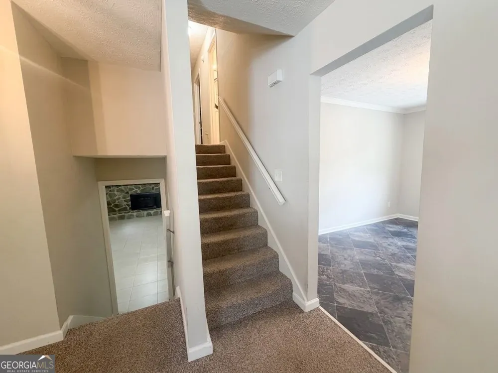 1 Logwood LN Newnan, GA 30265