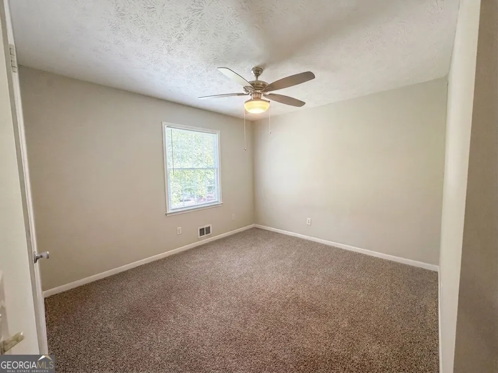 1 Logwood LN Newnan, GA 30265