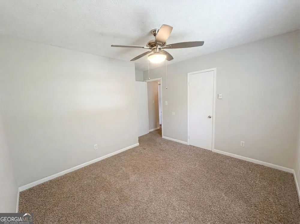 1 Logwood LN Newnan, GA 30265