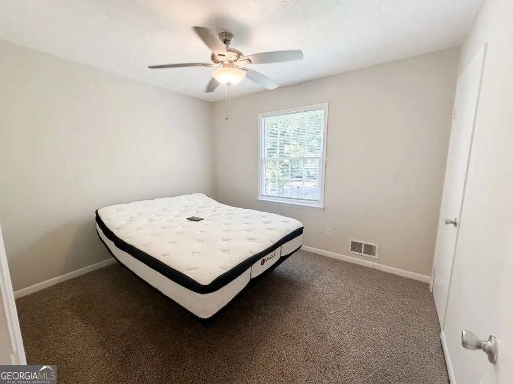 1 Logwood LN Newnan, GA 30265