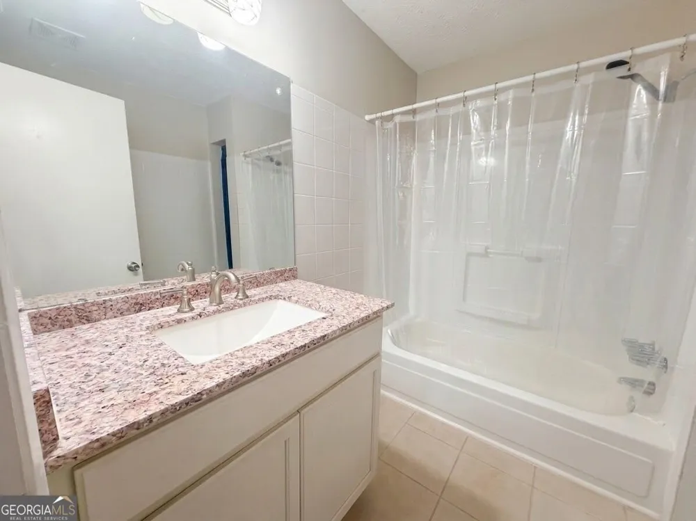 1 Logwood LN Newnan, GA 30265