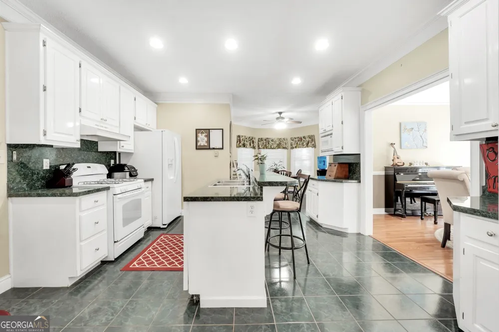 561 Harbour Shores DR Jackson, GA 30233