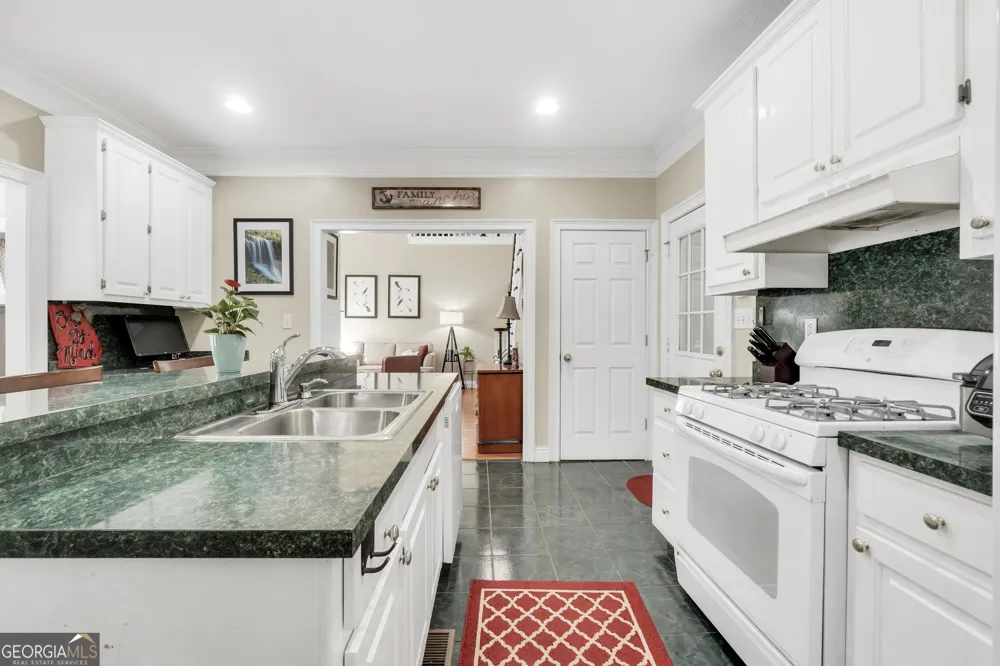 561 Harbour Shores DR Jackson, GA 30233