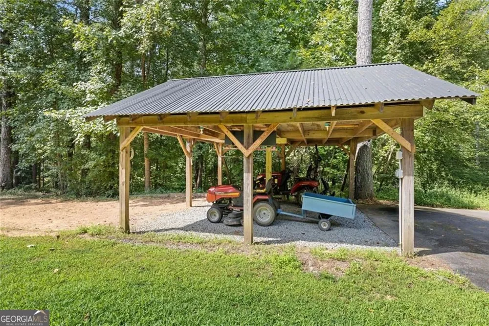 681 Pumpkinvine RD Acworth, GA 30101