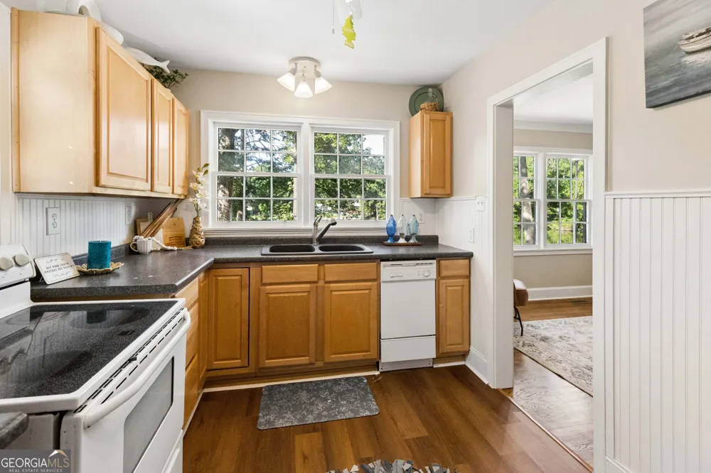 2483 Lakeshore DR Conyers, GA 30012