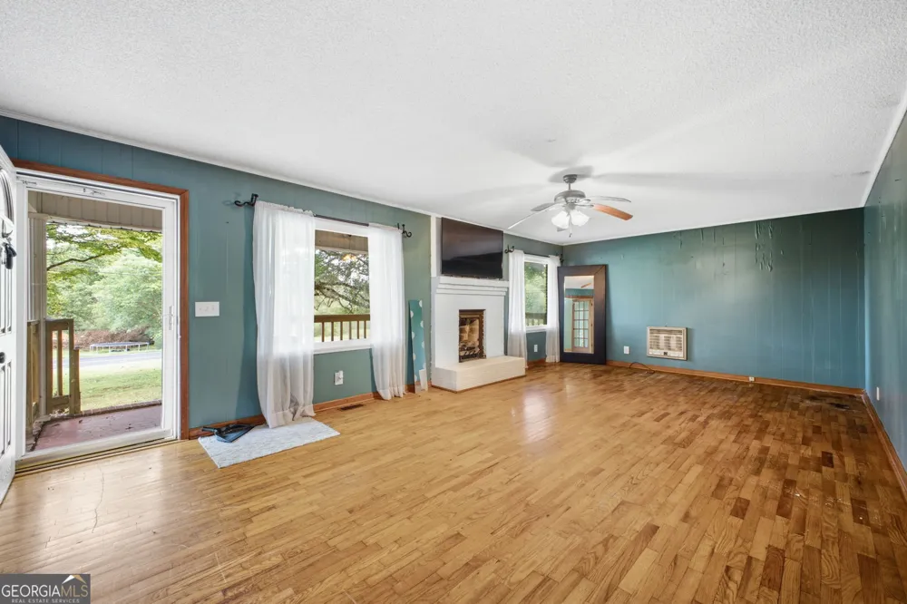 521 Mcdaniel Station RD SW Calhoun, GA 30701